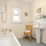 3 Bed In Whitby Oc-r565 * 로빈후즈베이