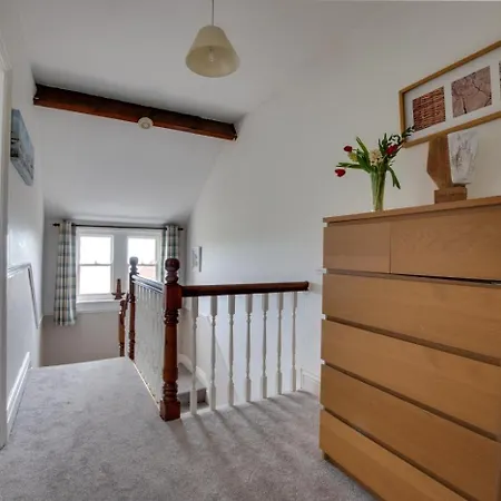 3 Bed In Whitby Oc-r565 *