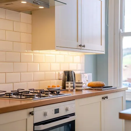 3 Bed In Whitby Oc-r565 *