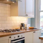 3 Bed In Whitby Oc-r565 *