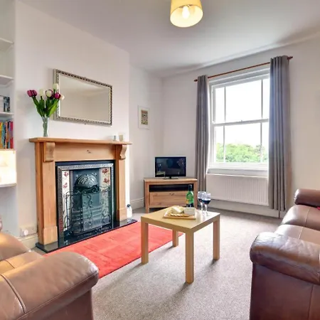 3 Bed In Whitby Oc-r565 *