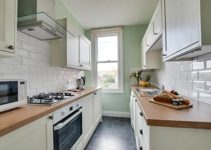 3 Bed In Whitby Oc-r565 * روبن هودز باي