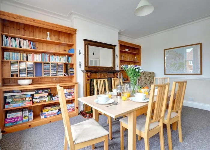 3 Bed In Whitby Oc-r565 *