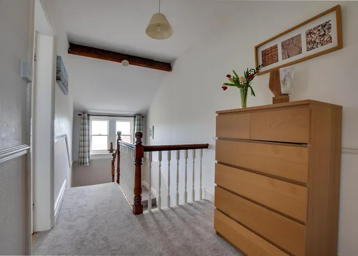 3 Bed In Whitby Oc-r565 *